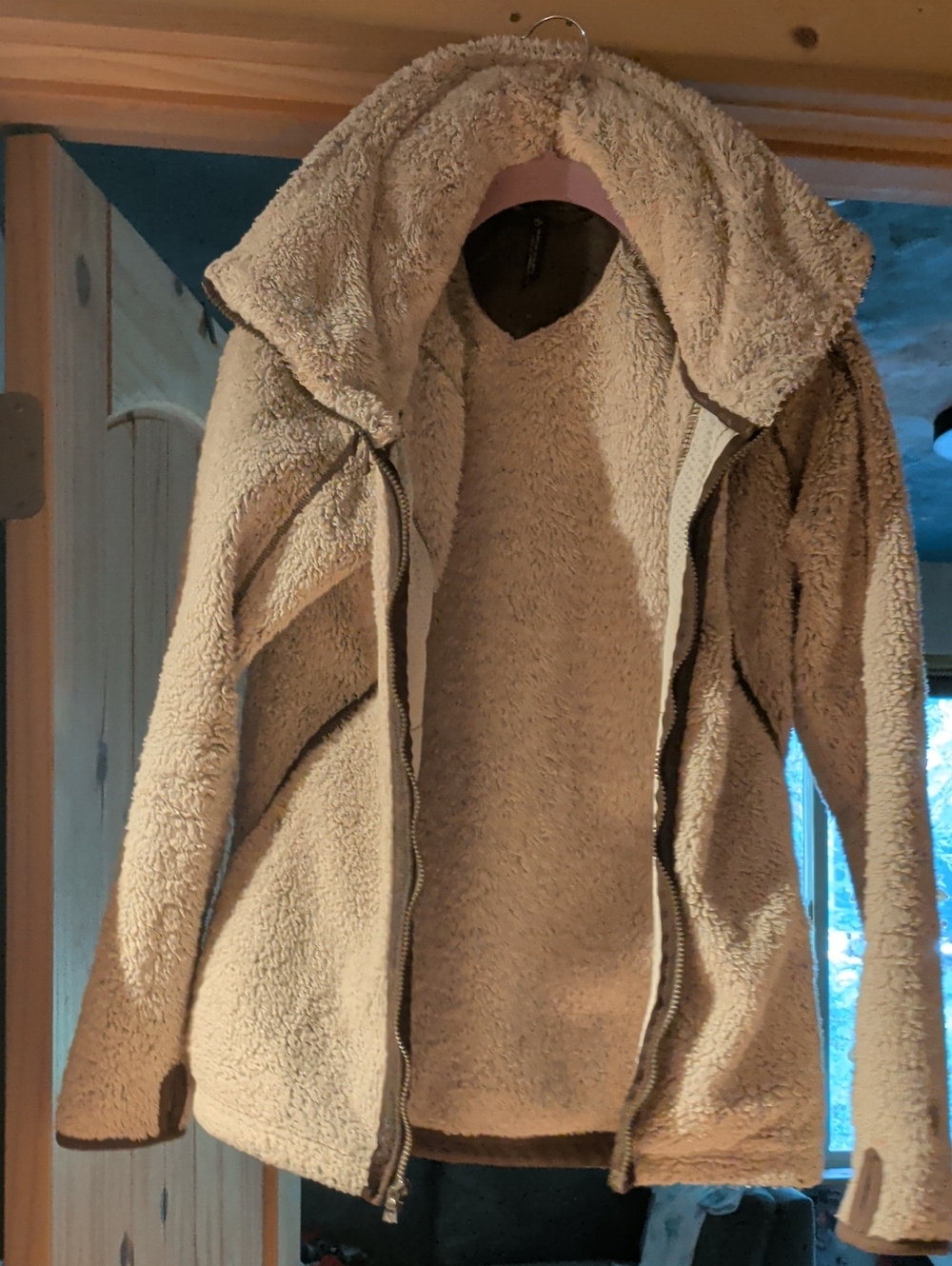 Kuhl Sherpa Zip Jacket in Beige. Great Used Condition. Size Small
